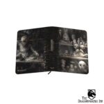 Ultimate Guard Zipfolio 360 Xenoskin Magic The Gathering Duskmourn House of Horror - Dollmaker’s Shop - Image 6